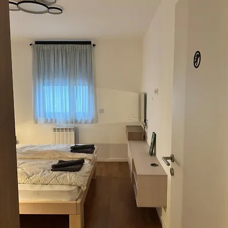 Sunny Nest Apartment *